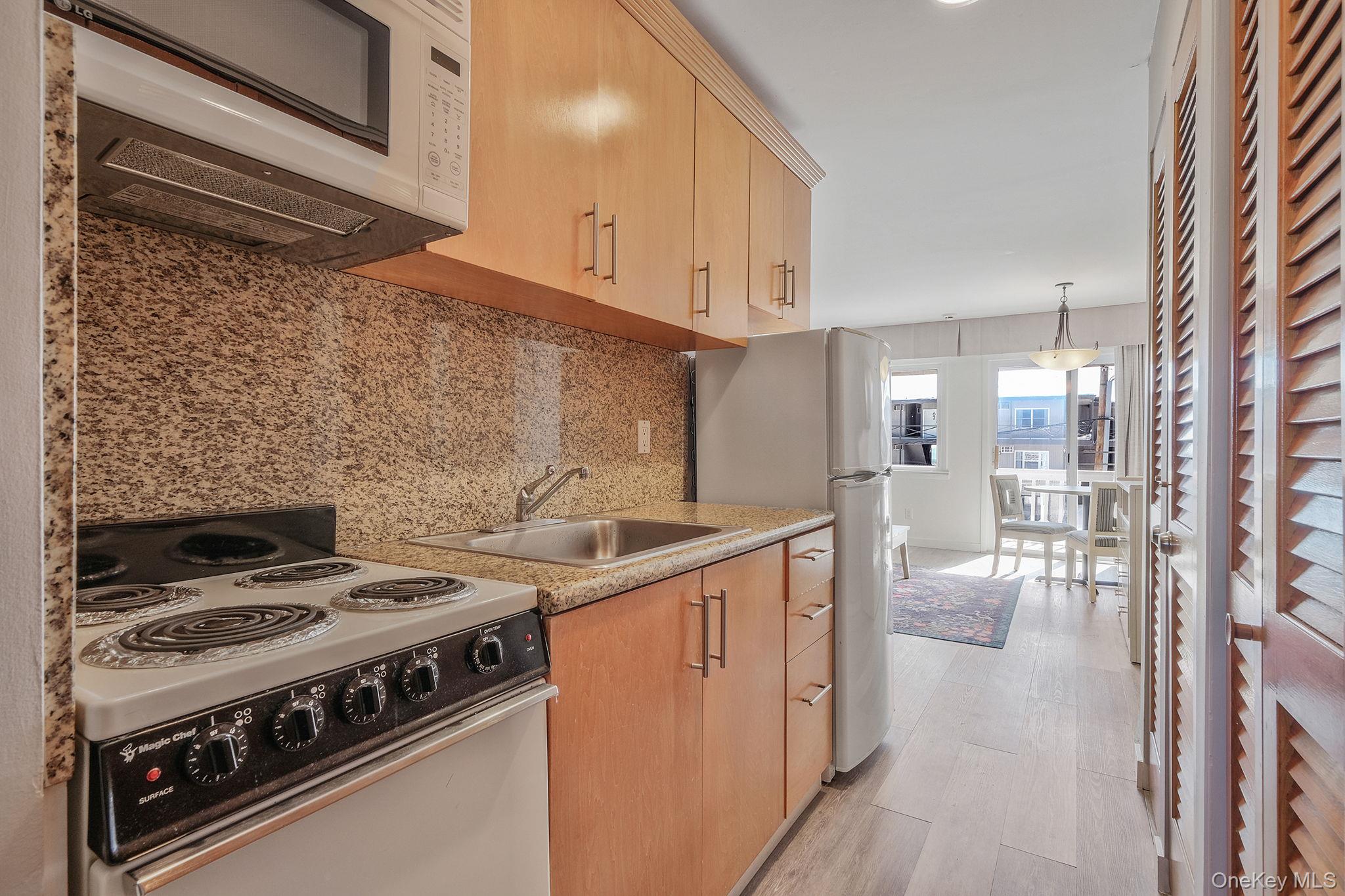 #5 photo, 131 S Emerson Avenue, Саффолк ‖ Montauk , NY 11954