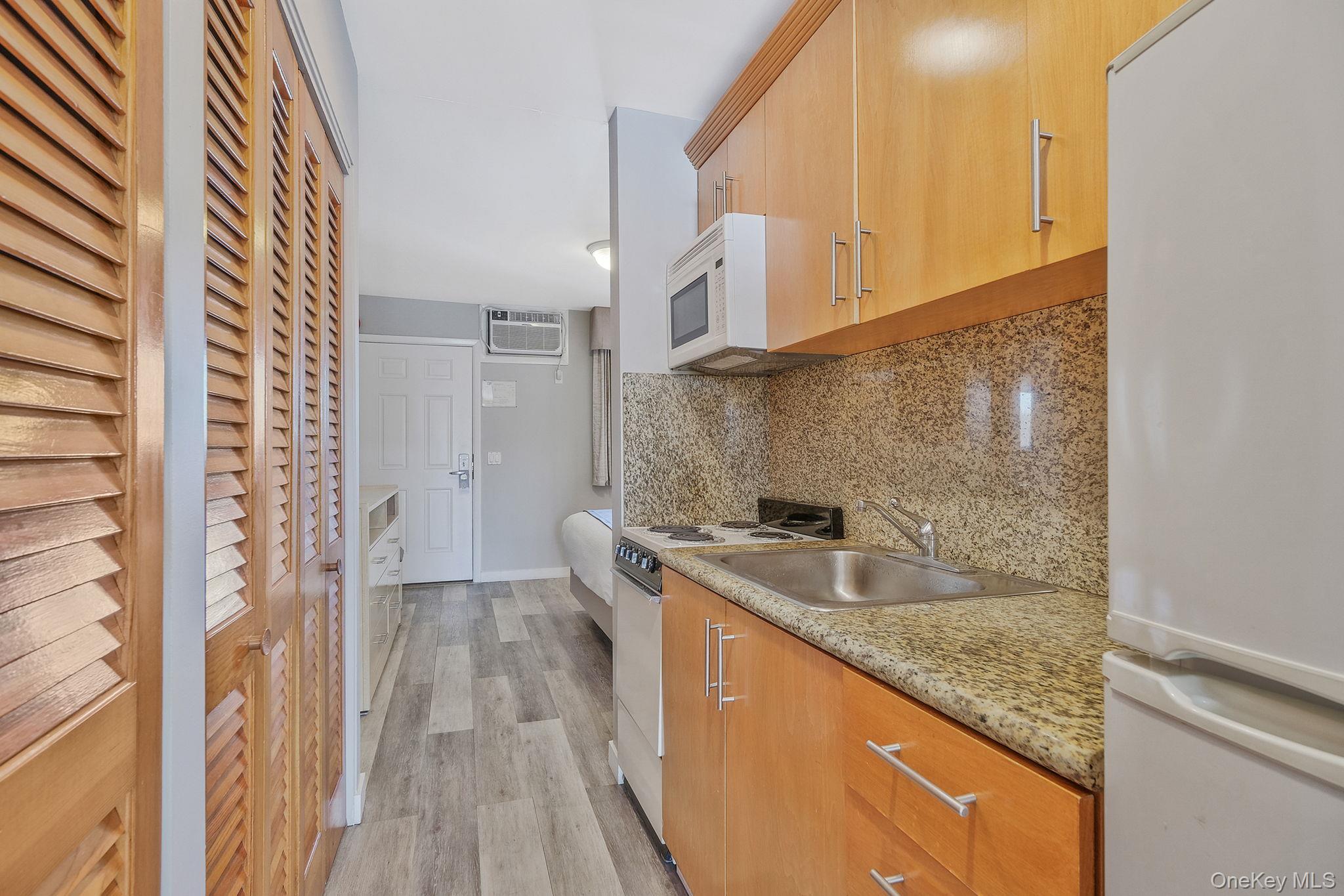 #6 photo, 131 S Emerson Avenue, Саффолк ‖ Montauk , NY 11954