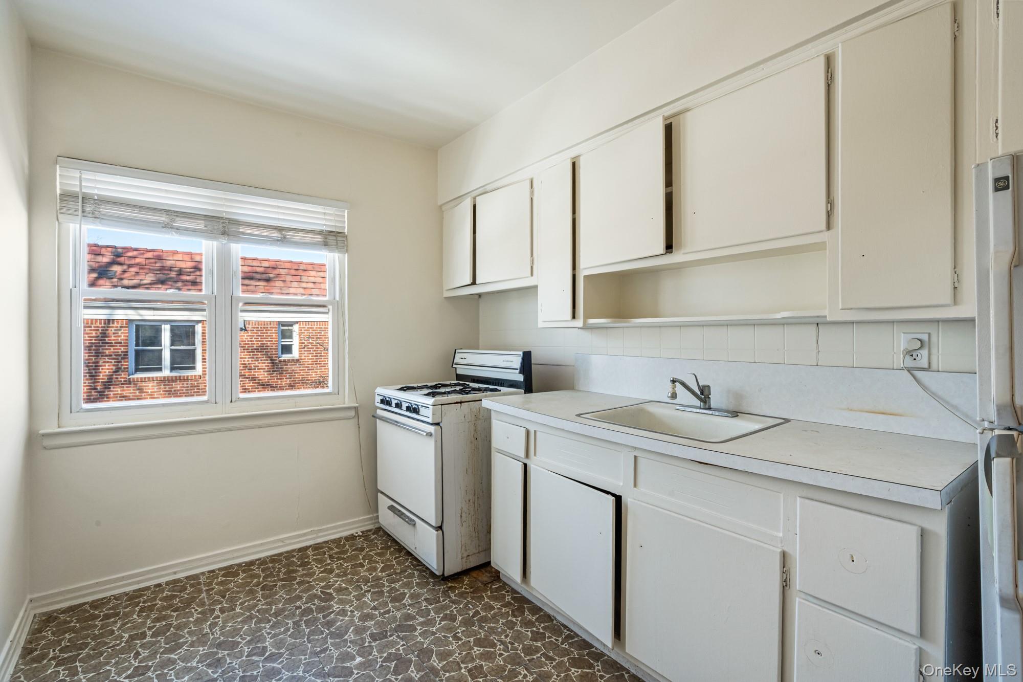 #17 photo, 7555 198th Street, クイーンズ区 Fresh Meadows , NY 11366