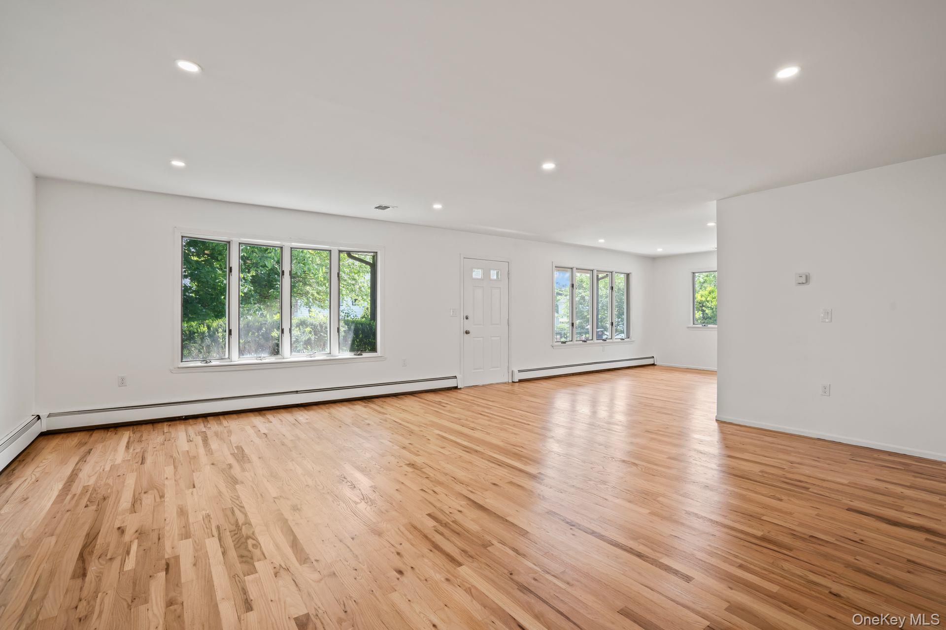 #11 photo, 17 Edgar Court, サフォーク郡 Huntington , NY 11743