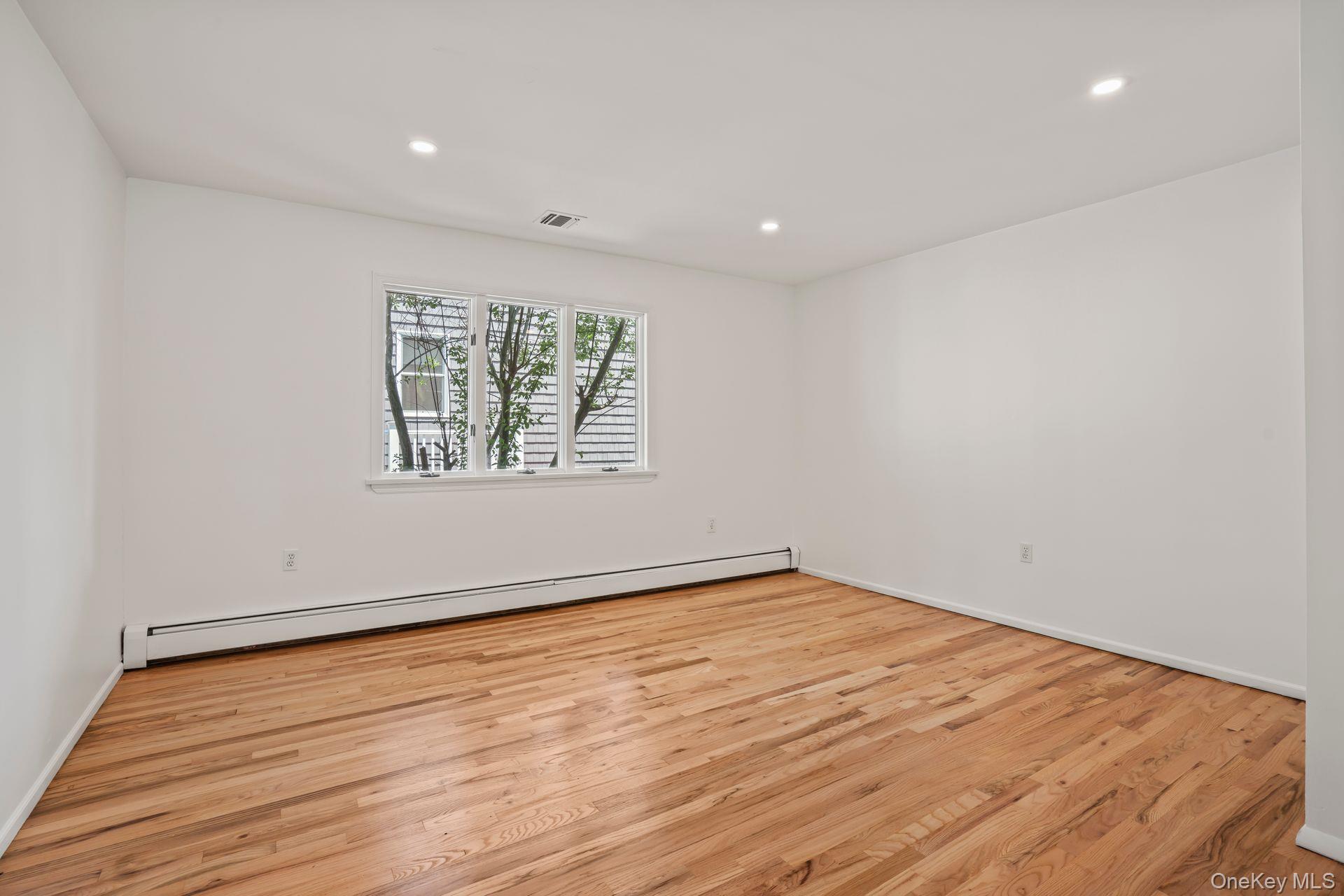 #13 photo, 17 Edgar Court, サフォーク郡 Huntington , NY 11743