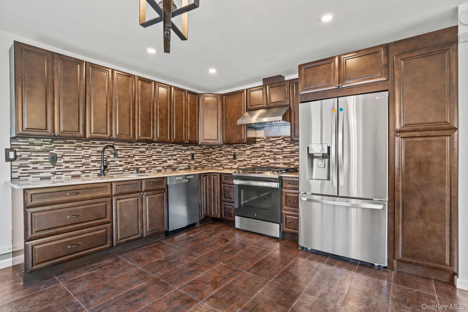 #4 photo, 17 Edgar Court, サフォーク郡 Huntington , NY 11743