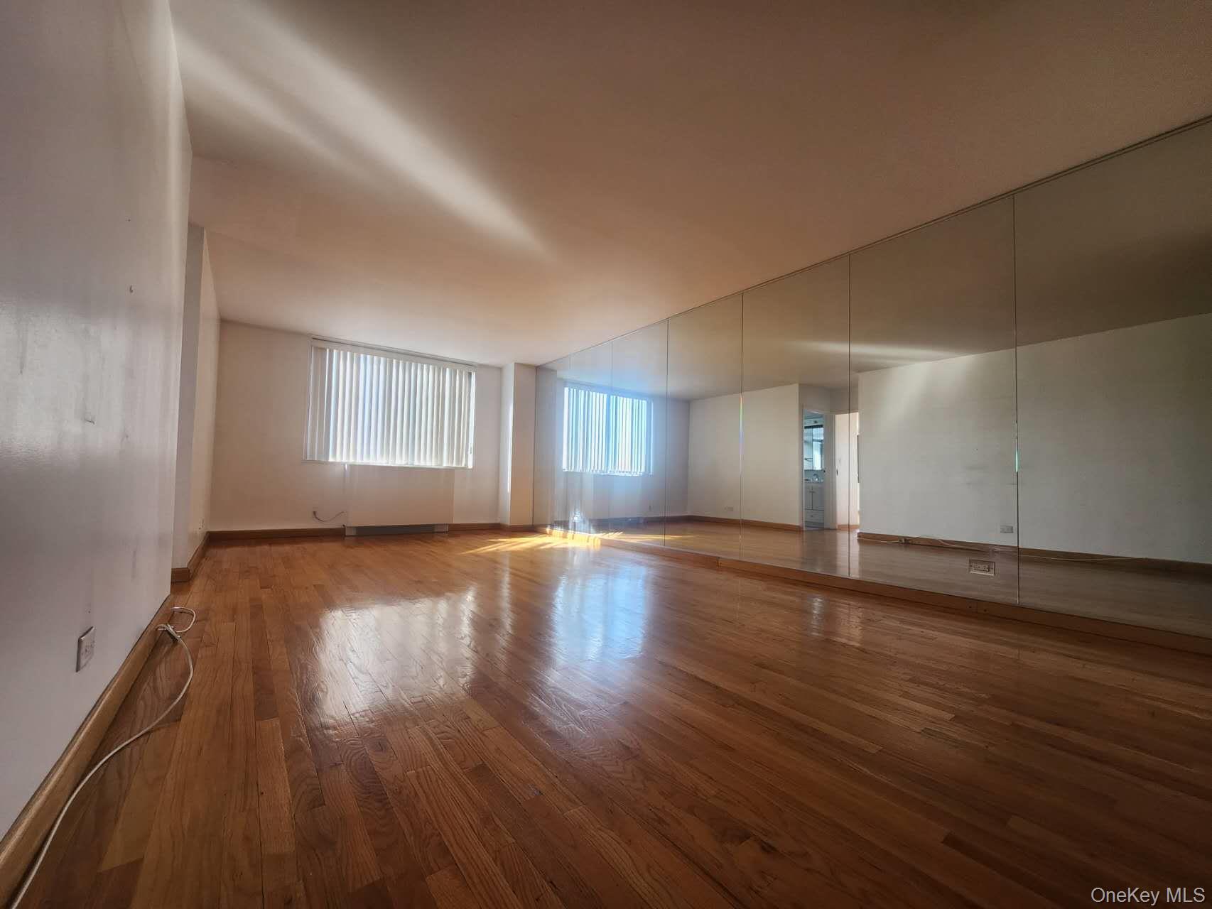 #8 photo, 1 Bay Club, クイーンズ区 Bayside , NY 11360