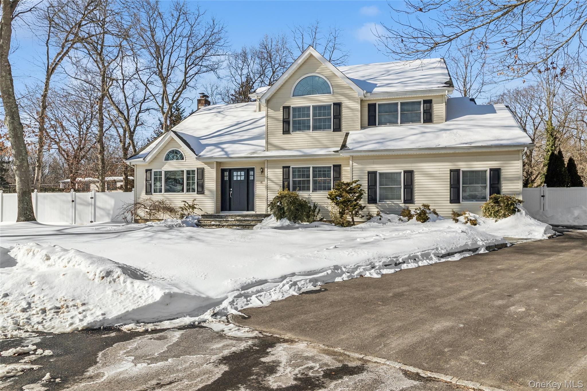 #1 photo, 41 Locust Drive, 롱 아일랜드 Nesconset , NY 11767