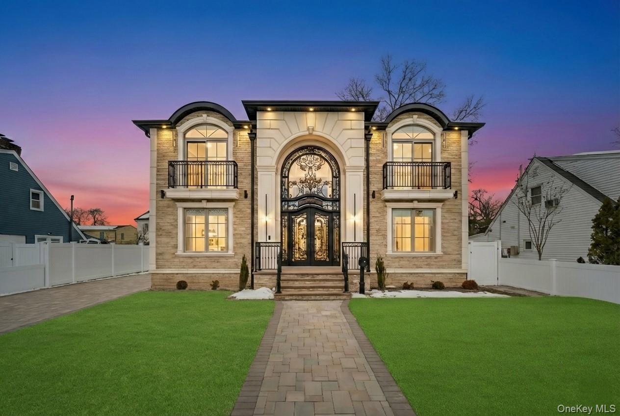 #1 photo, 2481 Putnam Drive, ナッソー郡 East Meadow , NY 11554