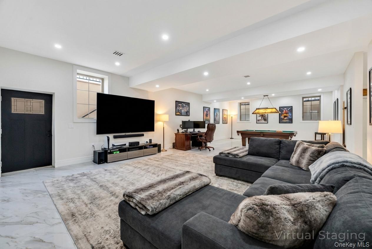 #17 photo, 2481 Putnam Drive, ナッソー郡 East Meadow , NY 11554