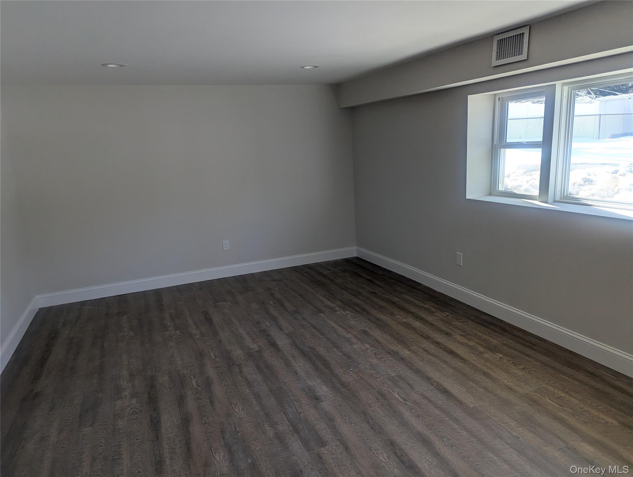 #11 photo, 1550 N Gardiner Drive, サフォーク郡 Bay Shore , NY 11706