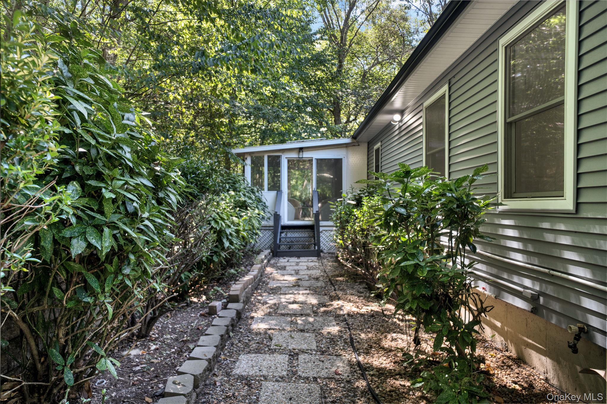 #20 photo, 644 Bread And Cheese Hollow Road, 롱 아일랜드 Northport , NY 11768