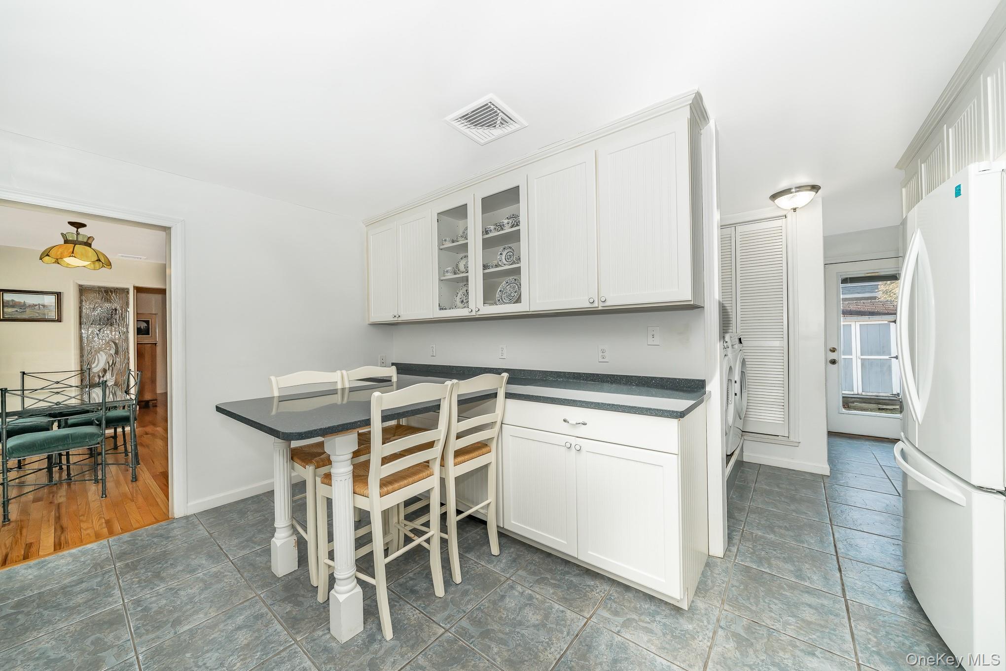 #14 photo, 281 Richmond Avenue, Amityville , NY 11701