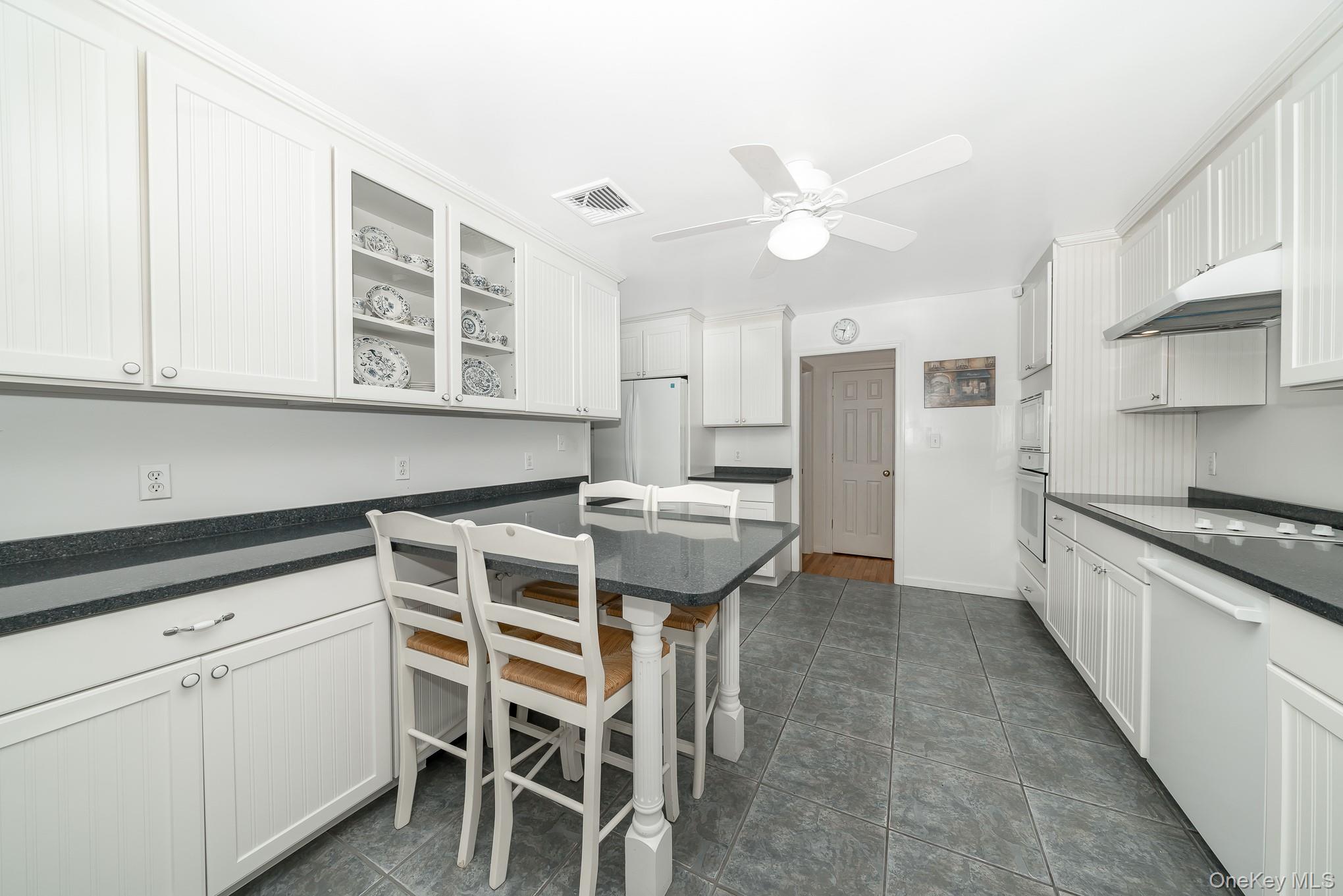 #16 photo, 281 Richmond Avenue, Amityville , NY 11701