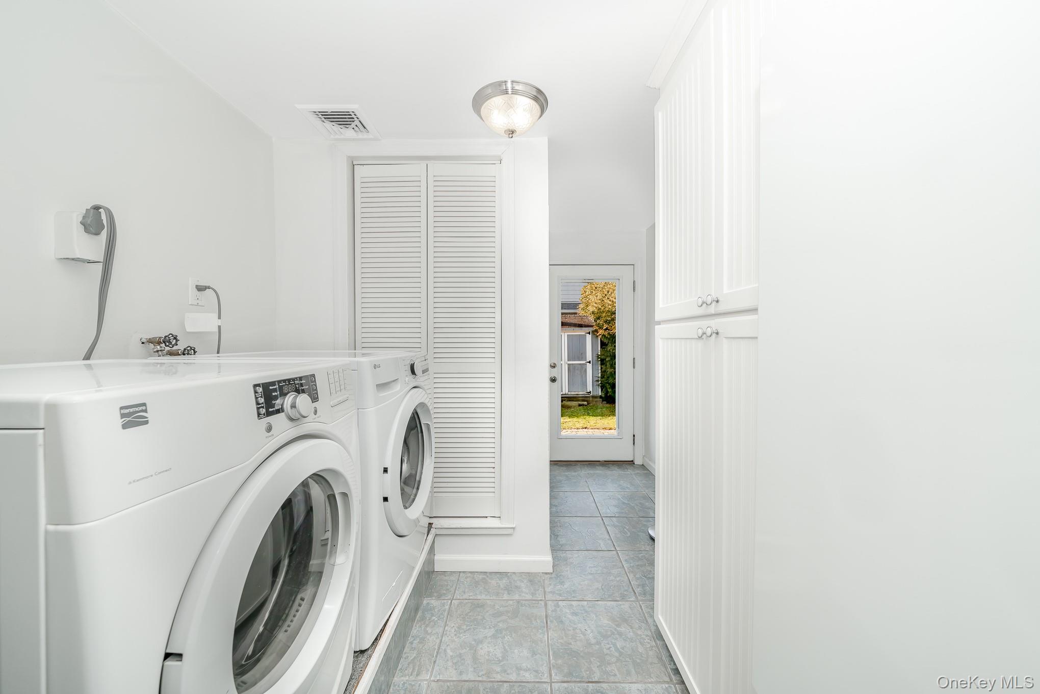 #20 photo, 281 Richmond Avenue, Amityville , NY 11701