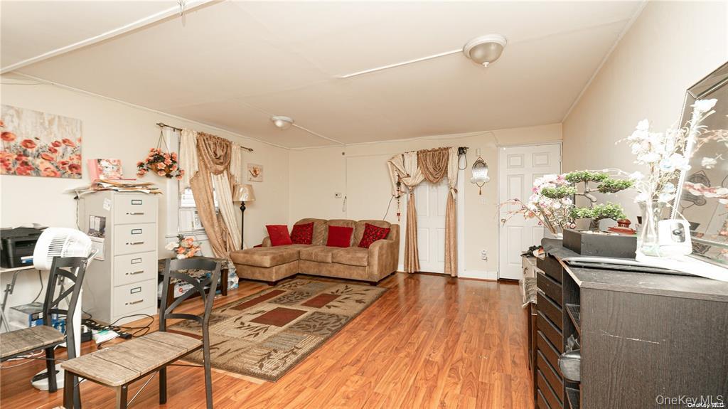 #2 photo, 90-32 207th Street, क्वीन्स गाँव Queens Village , NY 11428