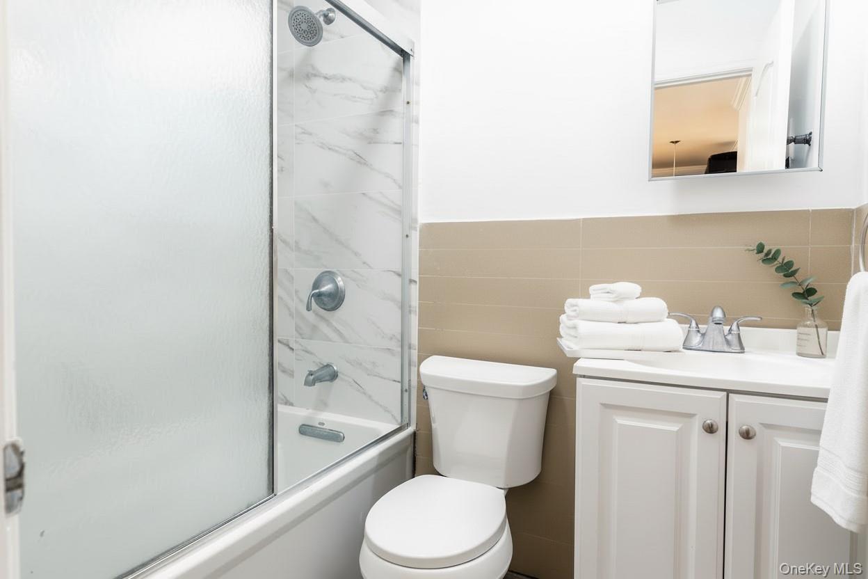 #13 photo, 10929 103rd Street, कुईंस Ozone Park , NY 11417