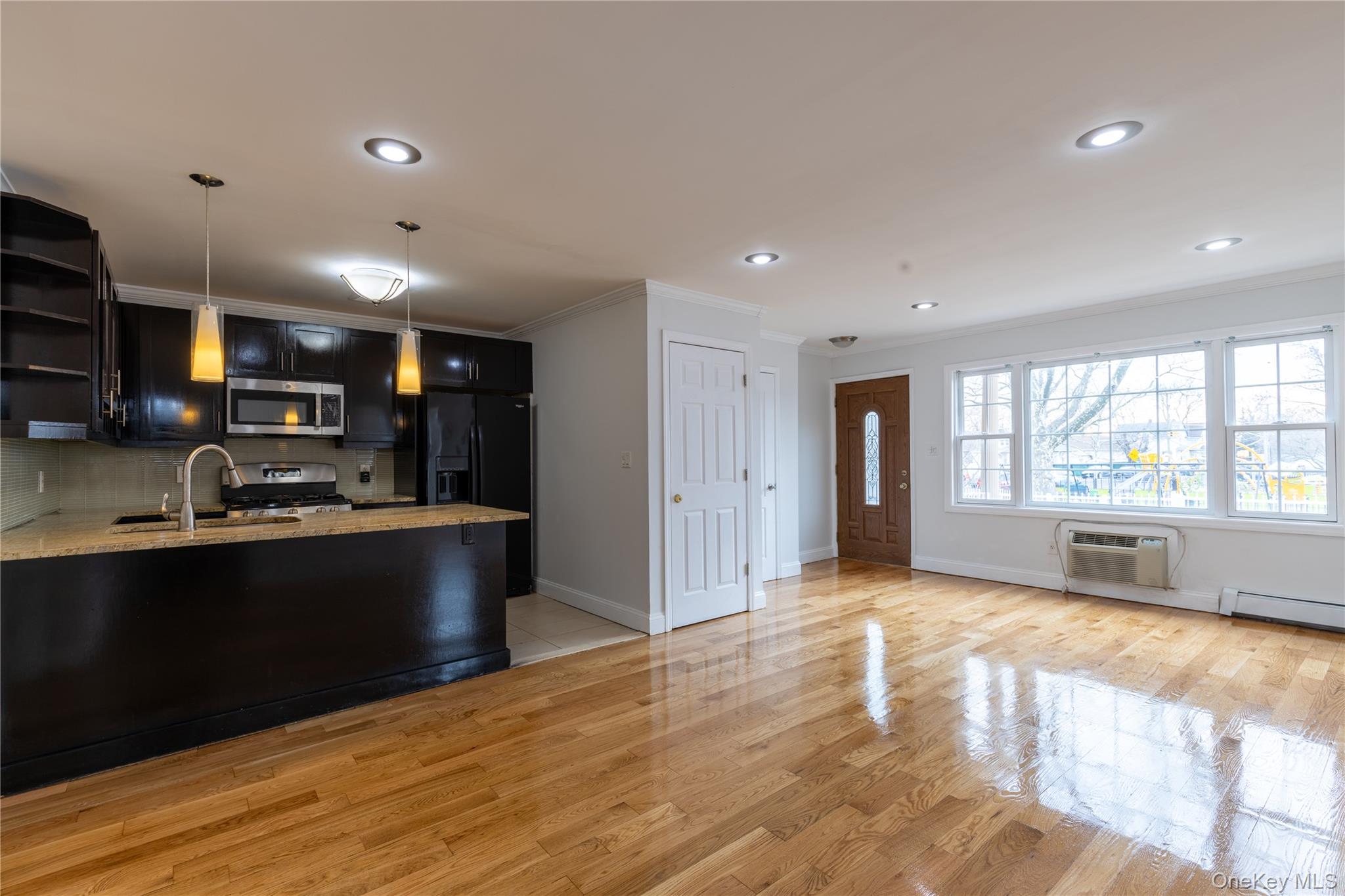 #7 photo, 10929 103rd Street, कुईंस Ozone Park , NY 11417