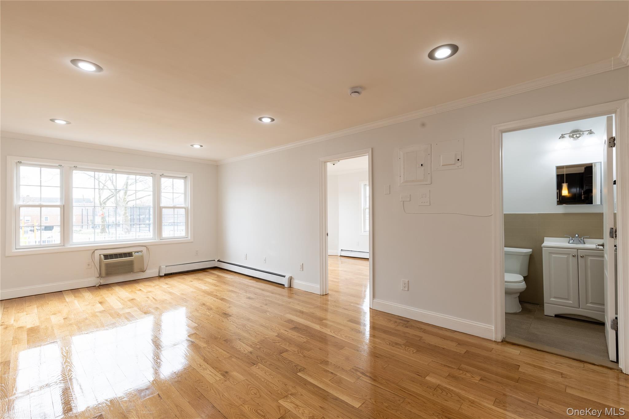 #9 photo, 10929 103rd Street, कुईंस Ozone Park , NY 11417