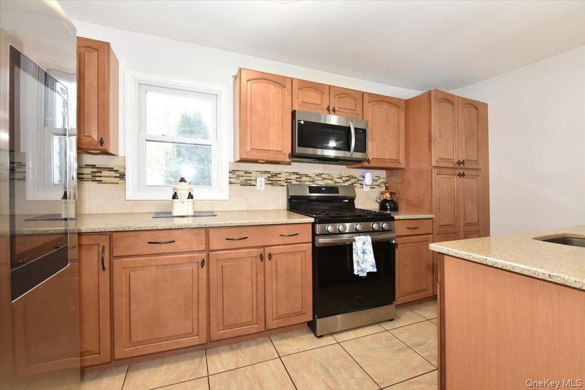 #13 photo, 17 Arnold Drive, Middle Island , NY 11953