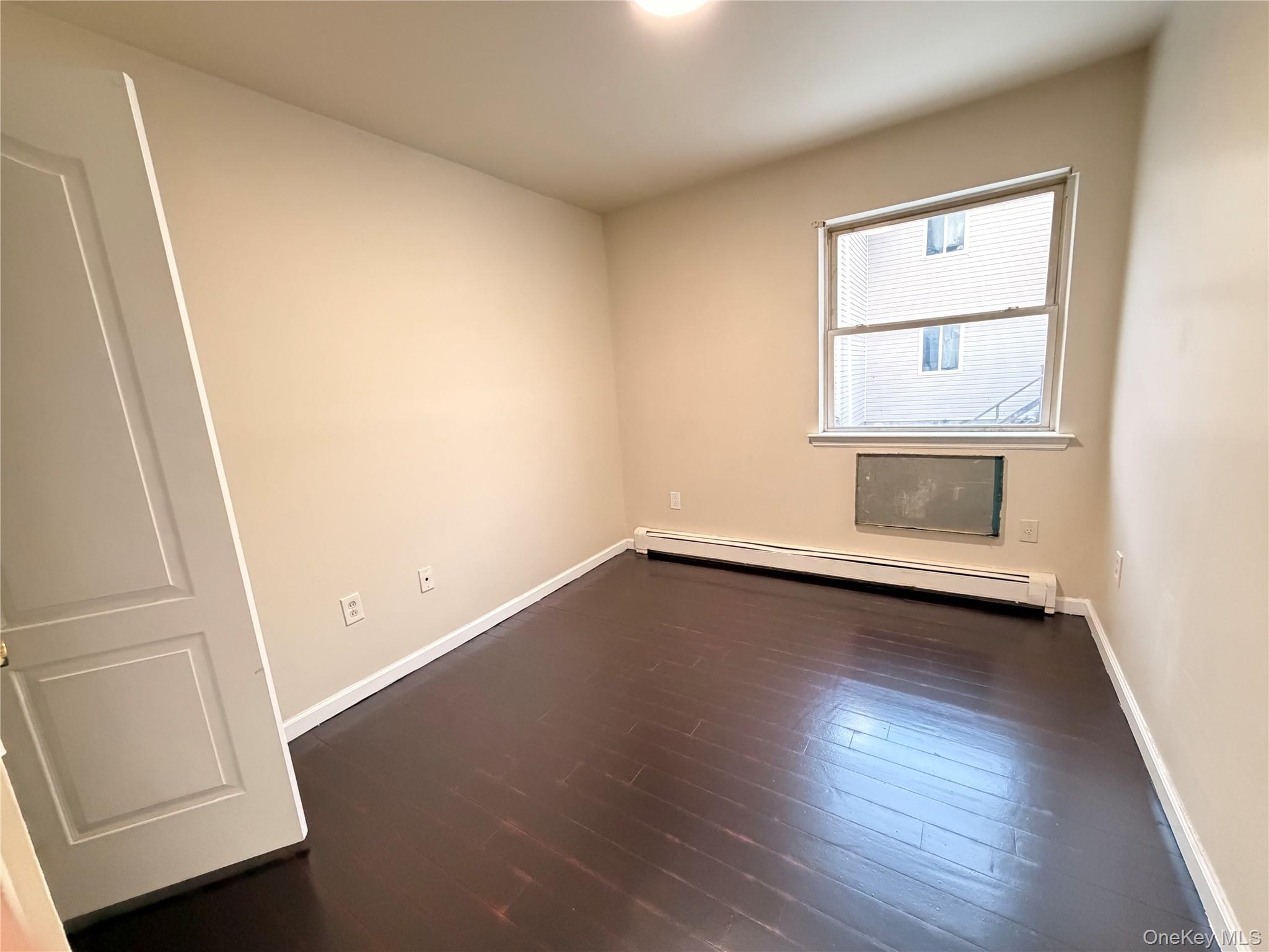 #13 photo, 1907 Arnow Avenue, Бронкс ‖ Bronx , NY 10469