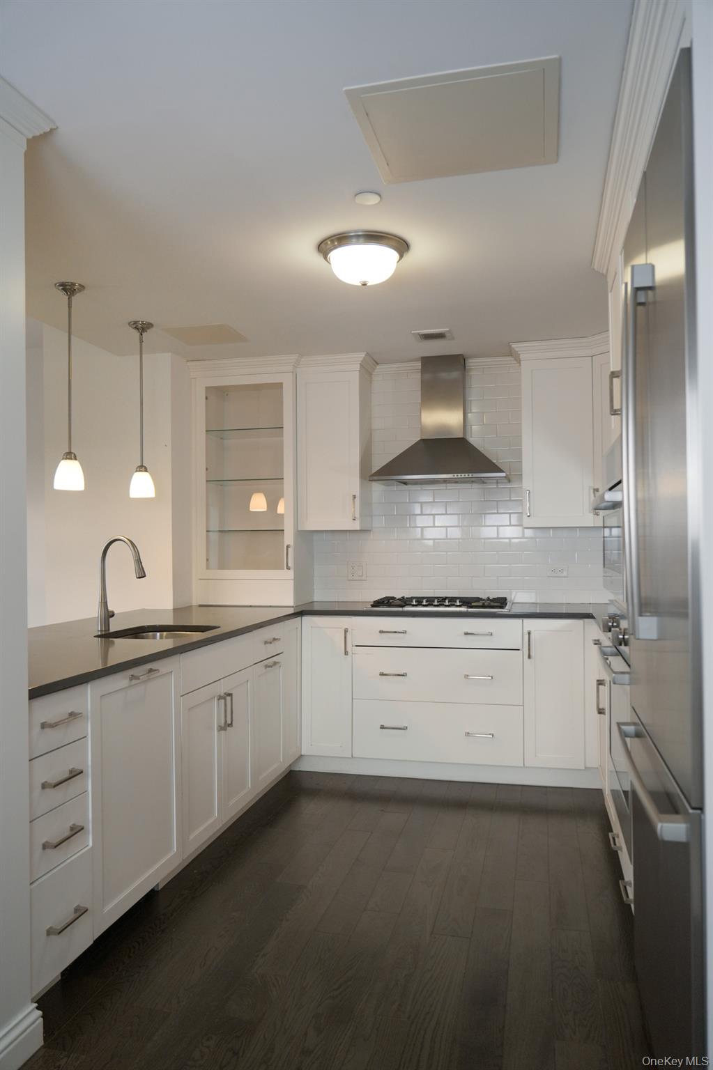 #3 photo, 10 Byron Place, Larchmont , NY 10538