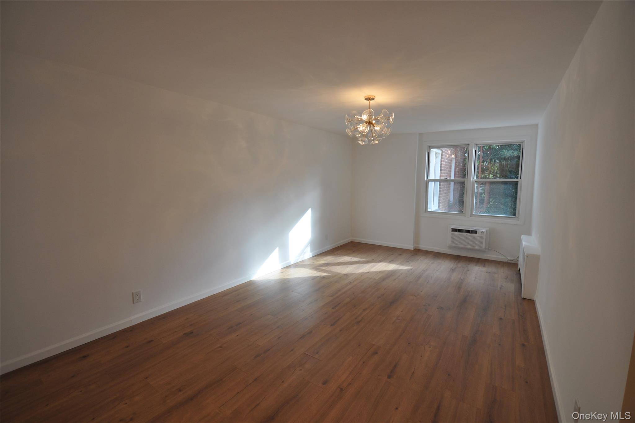 #3 photo, 329 Palmer Terrace, Mamaroneck , NY 10543