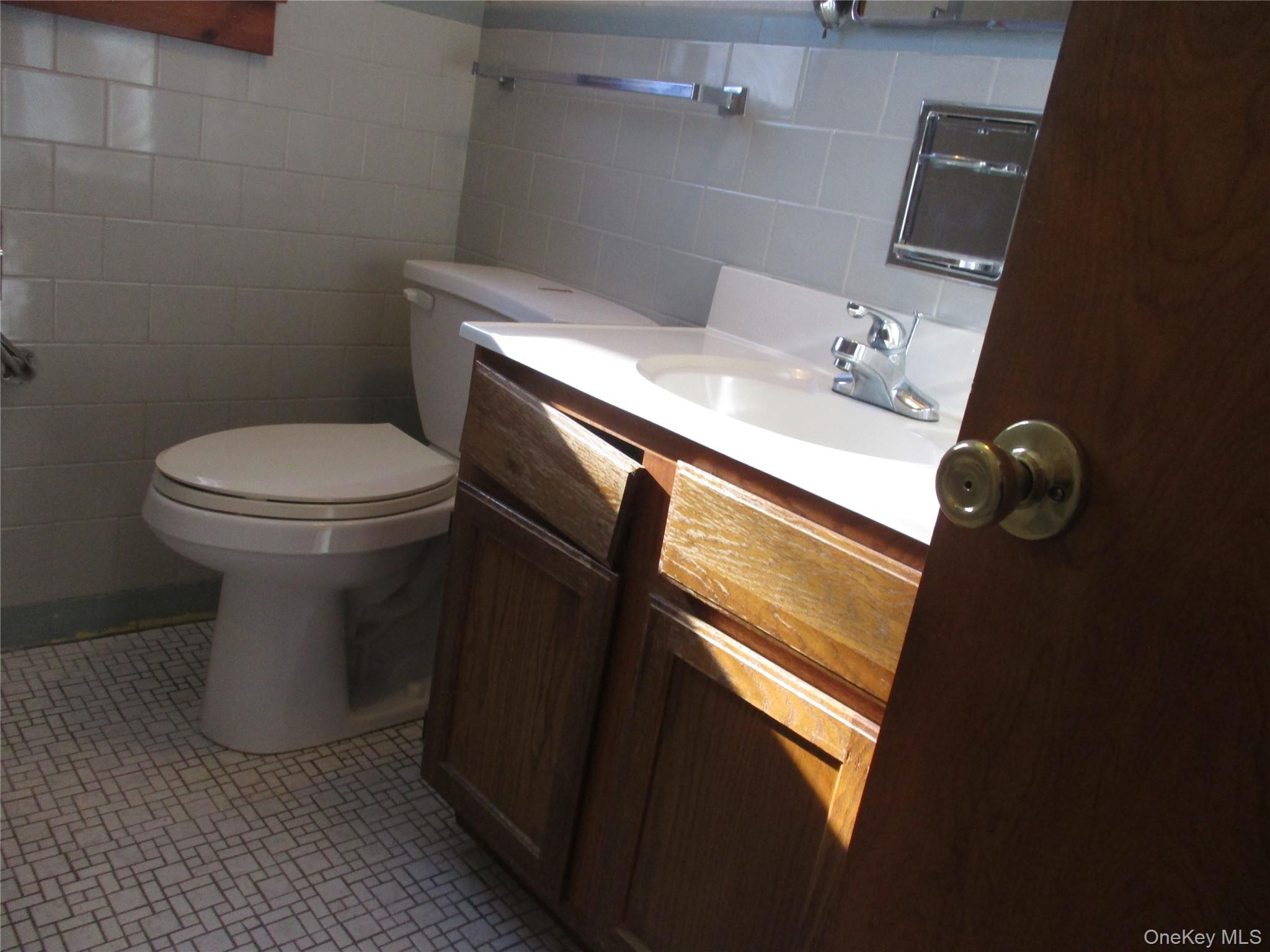 #13 photo, 35 Midland Avenue, 纽约州 Central Valley , NY 10917