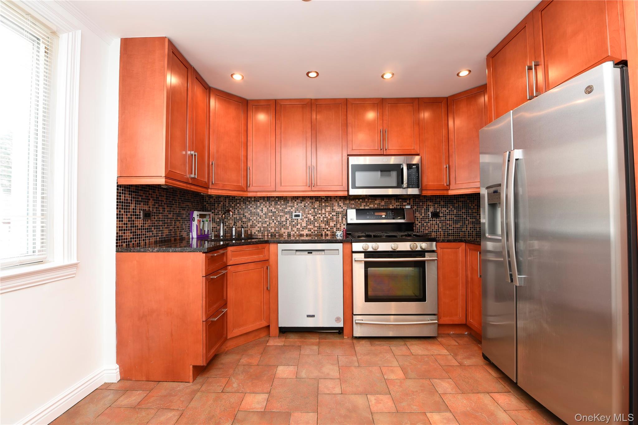 #4 photo, 166-36 23rd Avenue, 뉴욕퀸즈 Whitestone , NY 11357