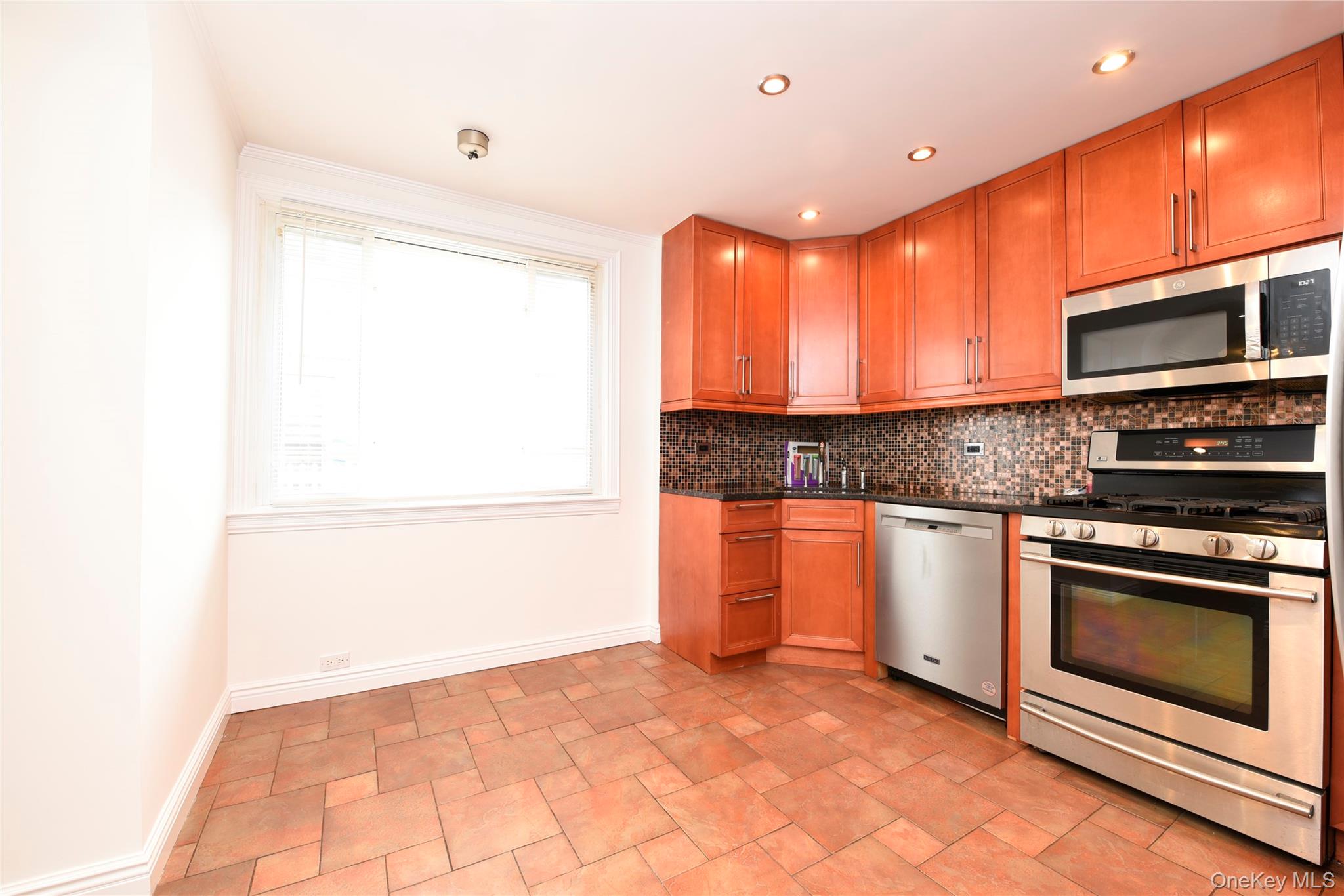 #5 photo, 166-36 23rd Avenue, 뉴욕퀸즈 Whitestone , NY 11357