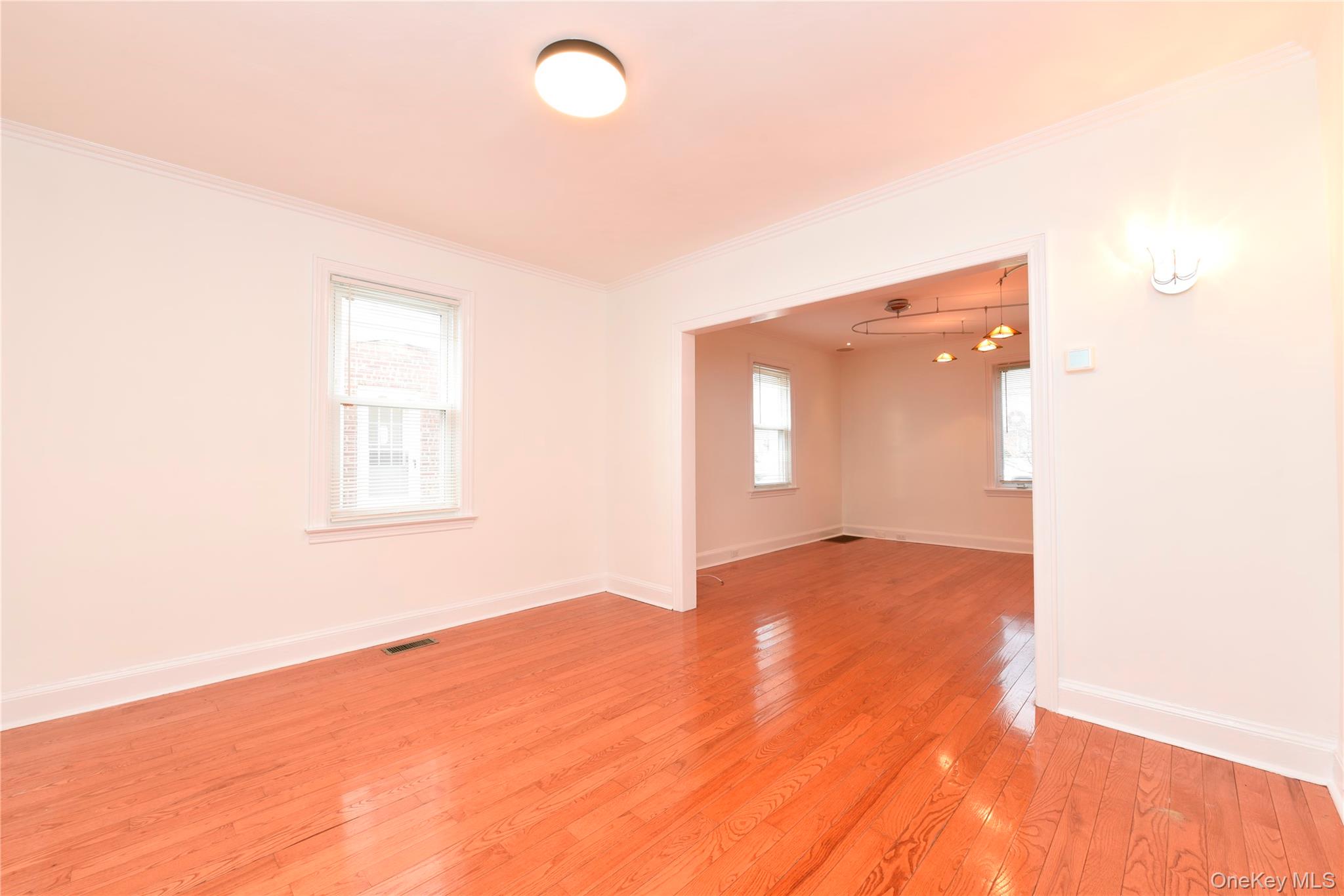 #6 photo, 166-36 23rd Avenue, 뉴욕퀸즈 Whitestone , NY 11357