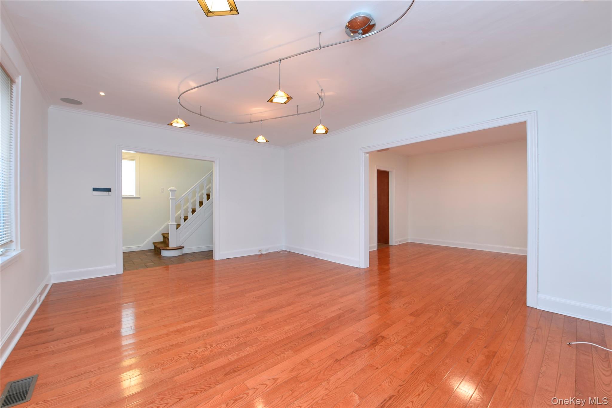 #9 photo, 166-36 23rd Avenue, 뉴욕퀸즈 Whitestone , NY 11357