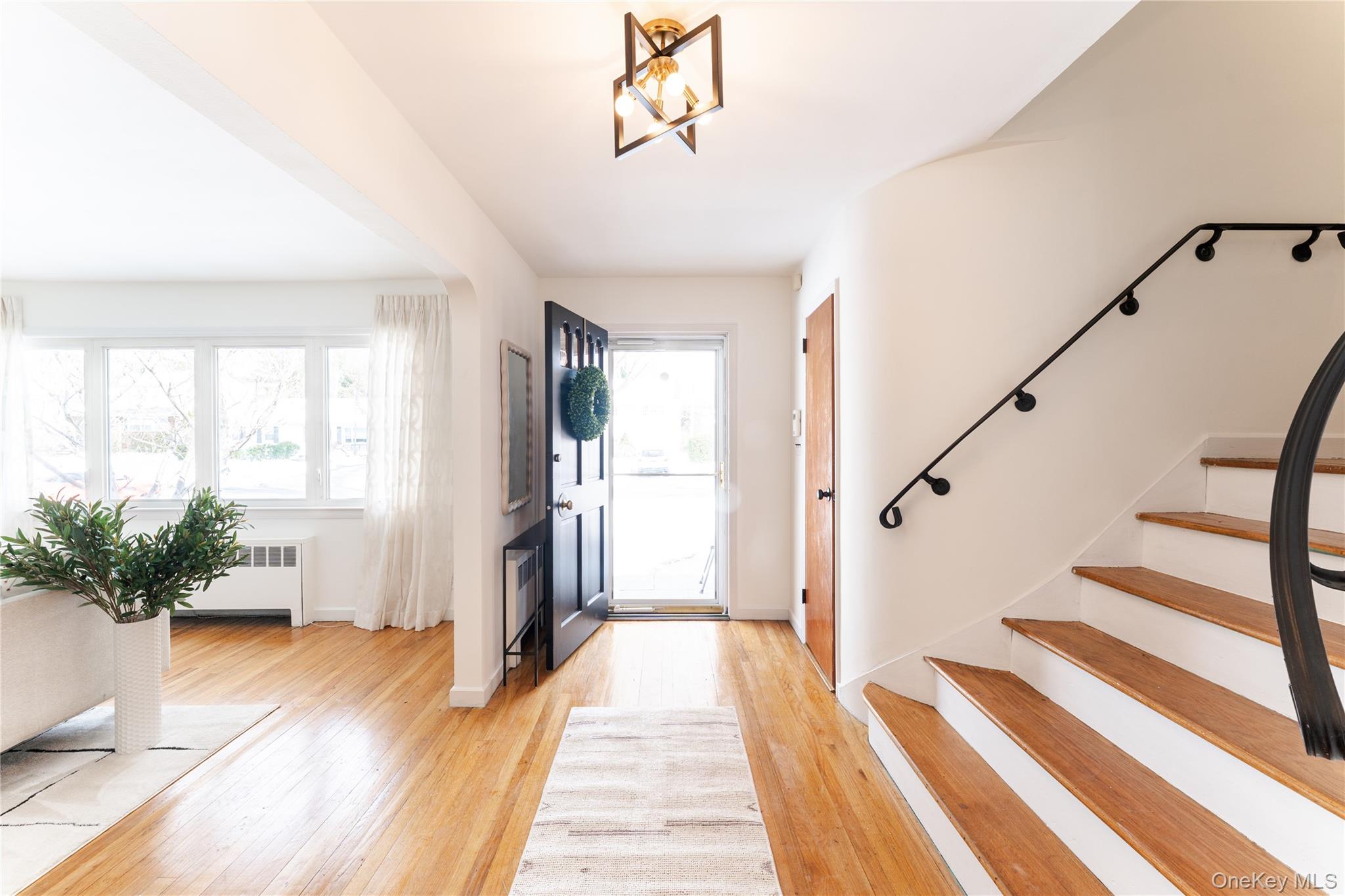 #2 photo, 84 Russell Road, Garden City , NY 11530