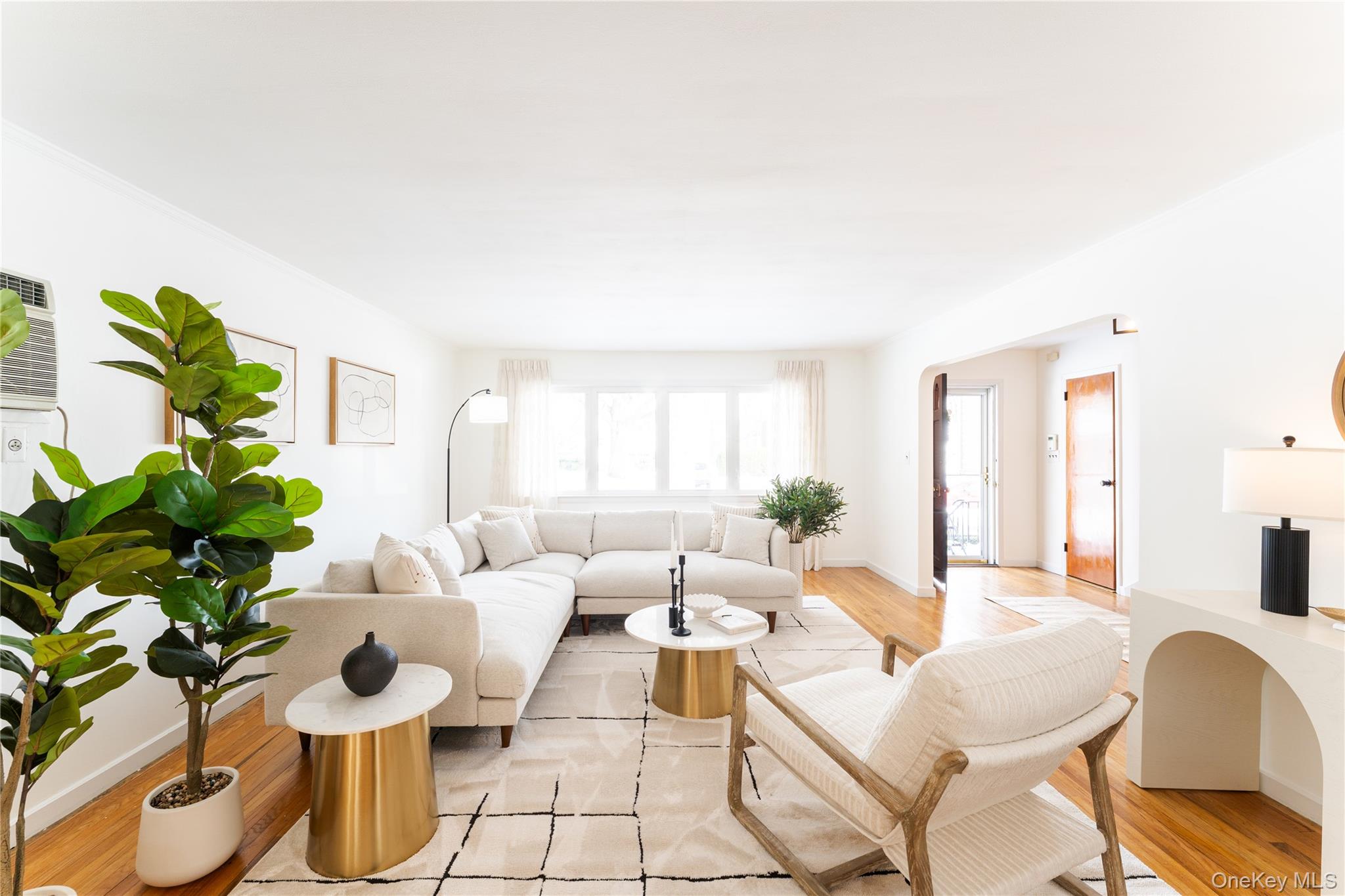 #4 photo, 84 Russell Road, Garden City , NY 11530