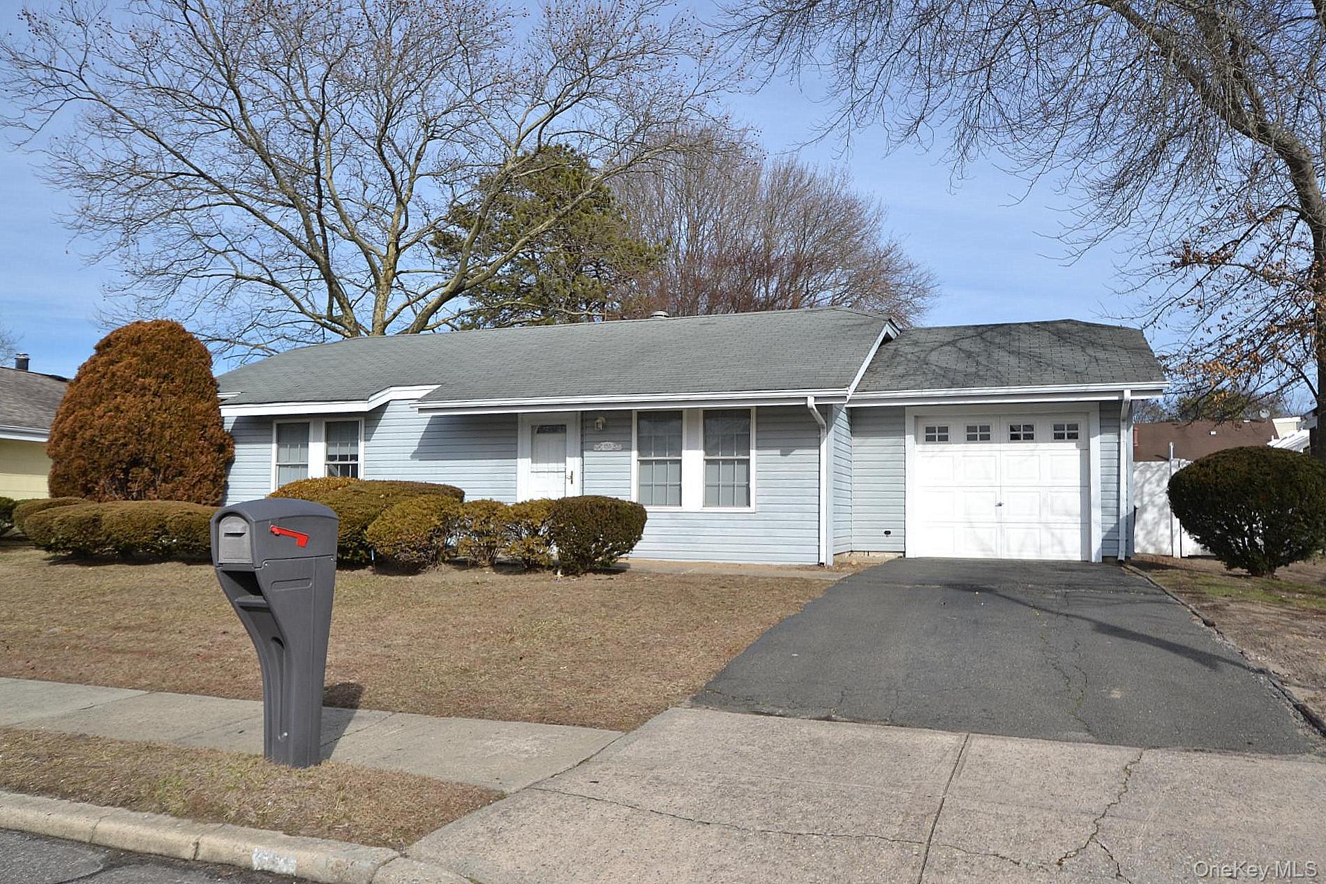 #2 photo, 133 Inverness Road, 롱 아일랜드 Holbrook , NY 11741