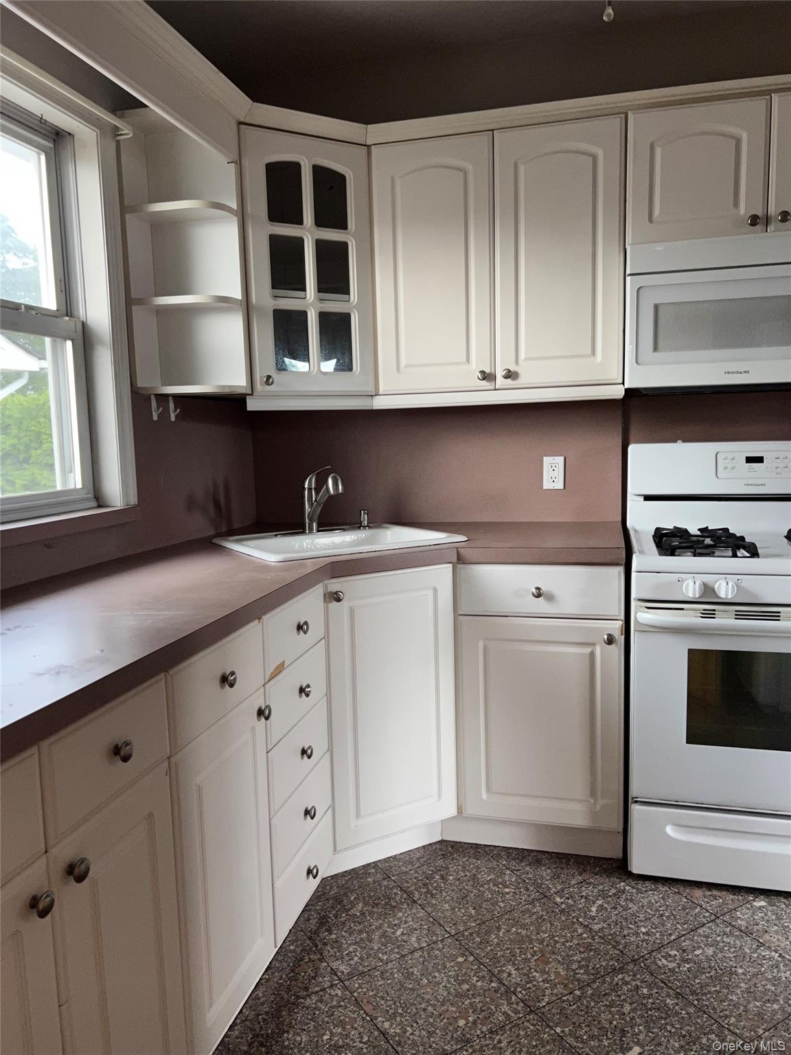 #3 photo, 456 Burkhard Avenue, Williston Park , NY 11596