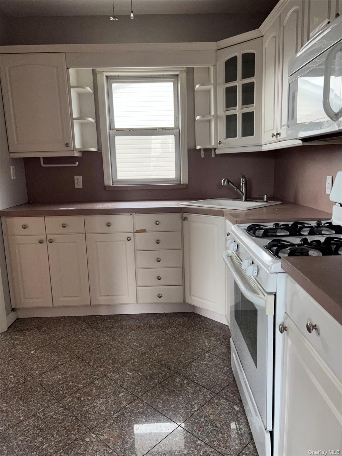 #4 photo, 456 Burkhard Avenue, Williston Park , NY 11596