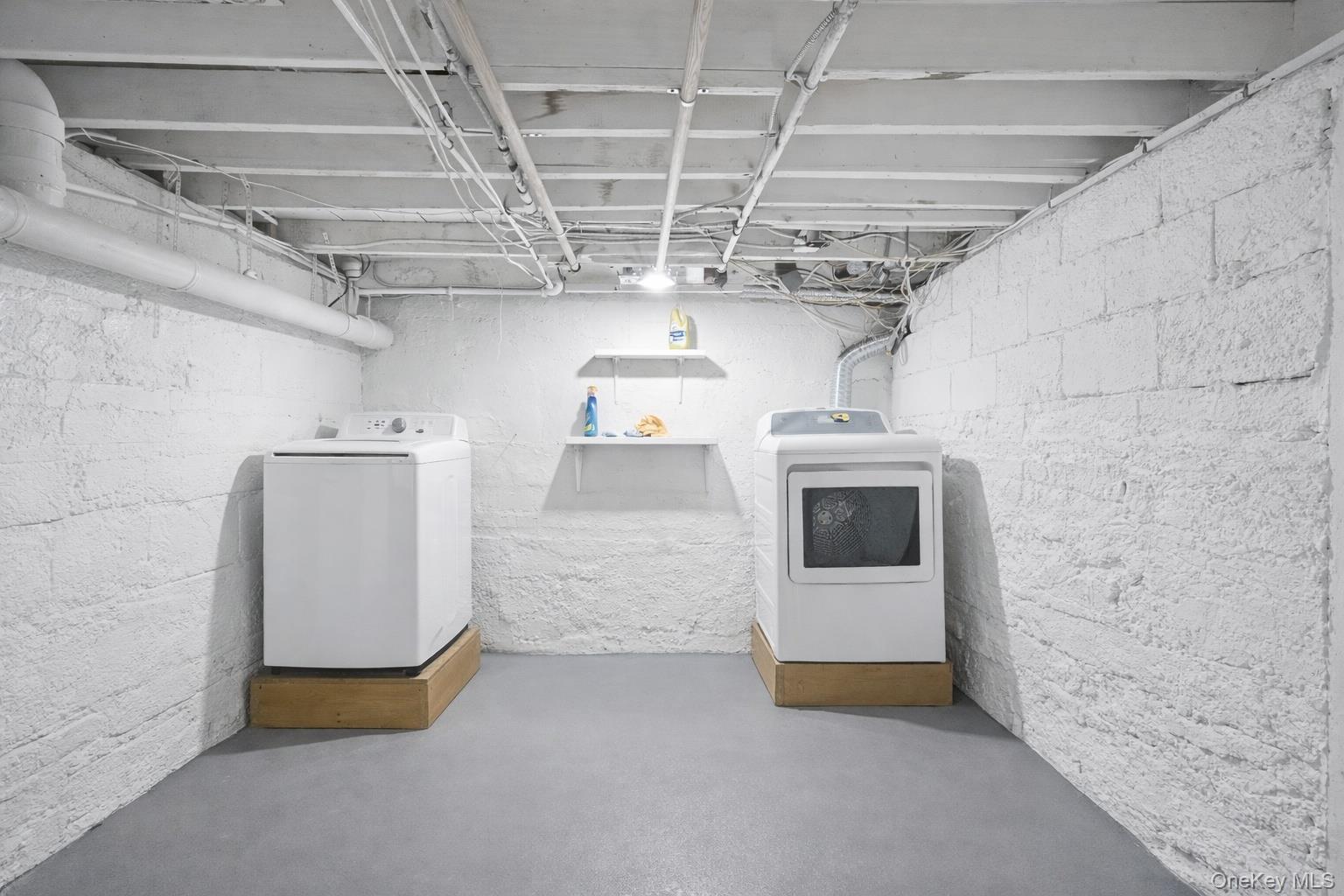 #17 photo, 136 N Delaware Avenue, Lindenhurst , NY 11757