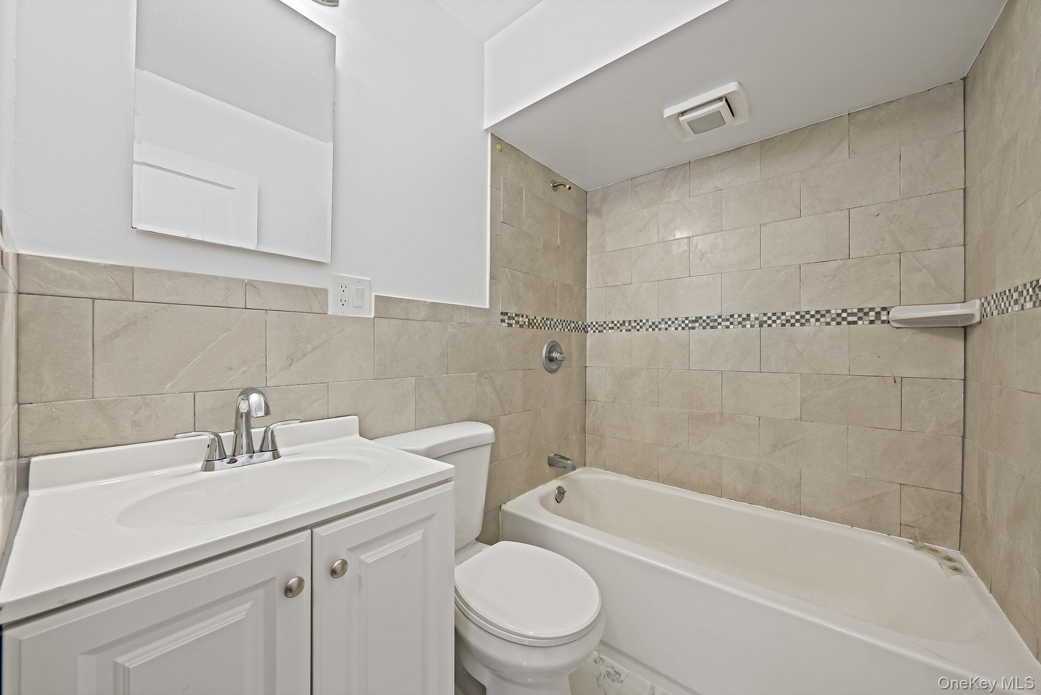 #18 photo, 526 Albert Street, East Meadow , NY 11554