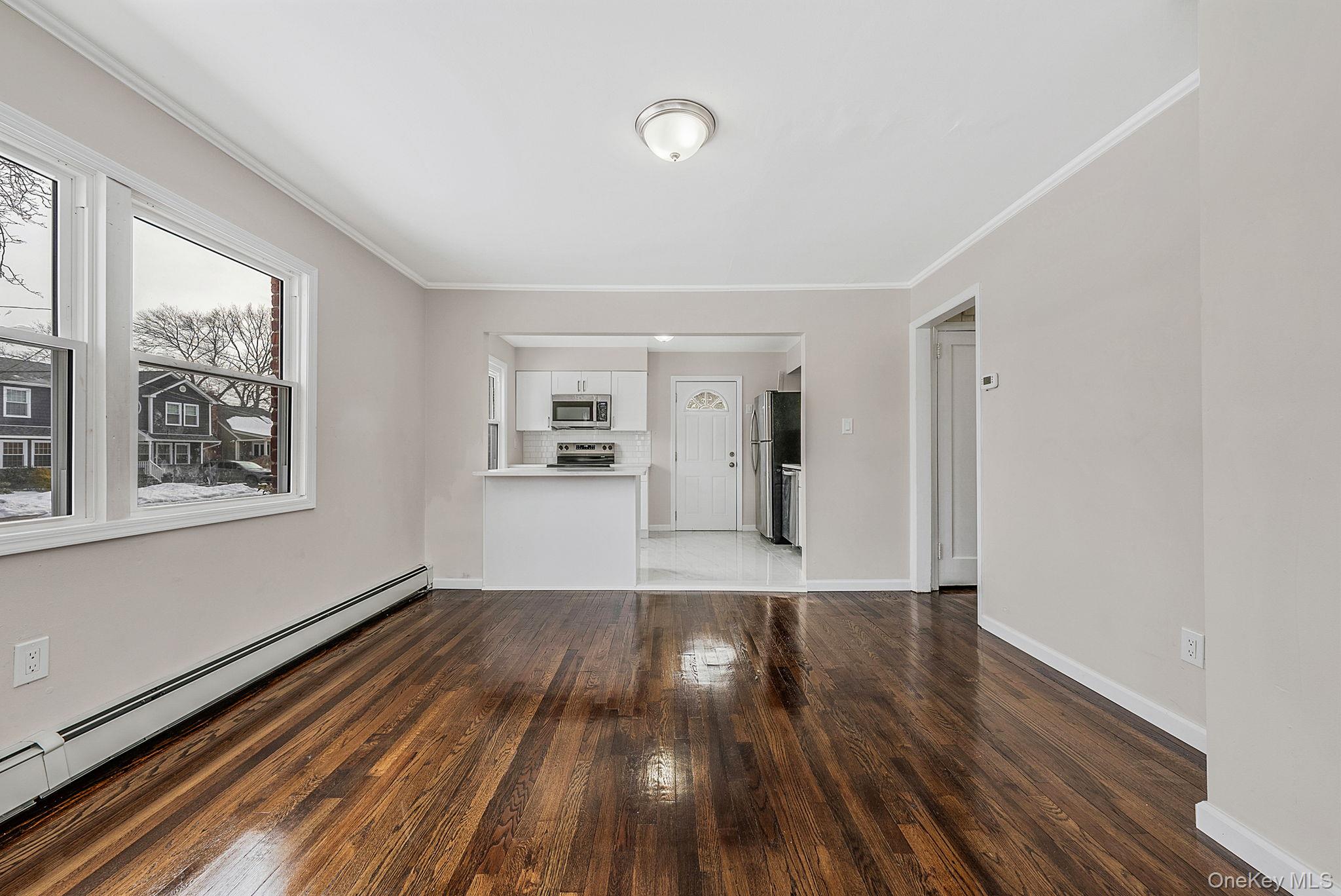 #6 photo, 526 Albert Street, East Meadow , NY 11554