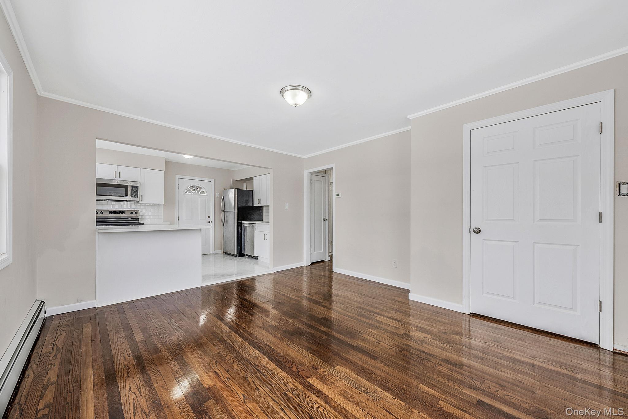 #8 photo, 526 Albert Street, East Meadow , NY 11554