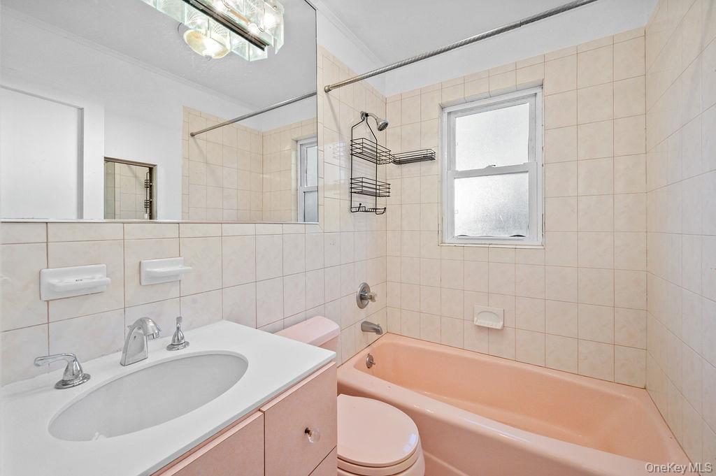 #20 photo, 8 George Drive, サフォーク郡 Mastic , NY 11950