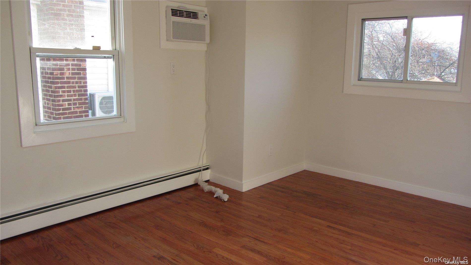 #13 photo, 367 Columbus Parkway, Mineola , NY 11501