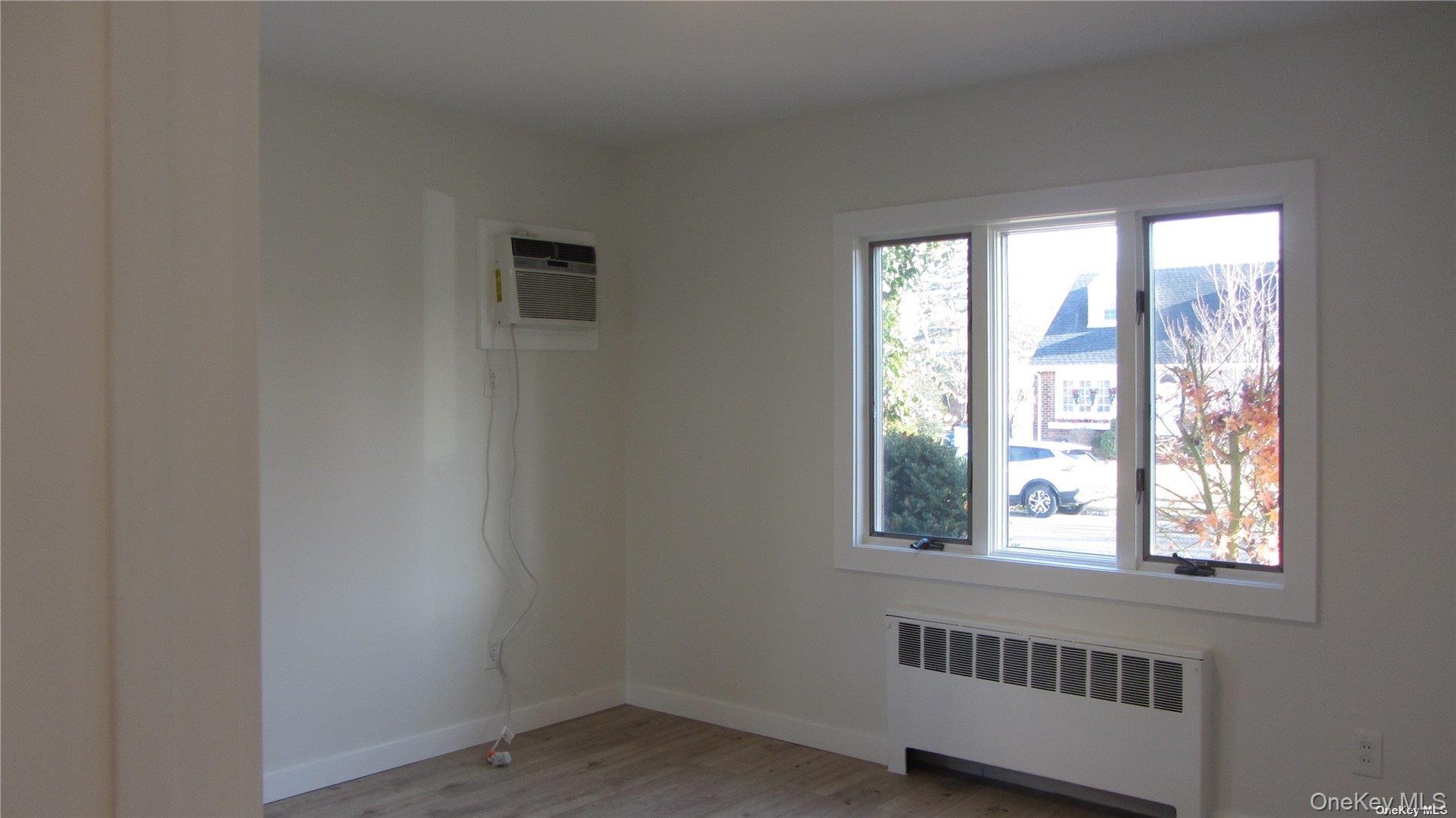 #7 photo, 367 Columbus Parkway, Mineola , NY 11501