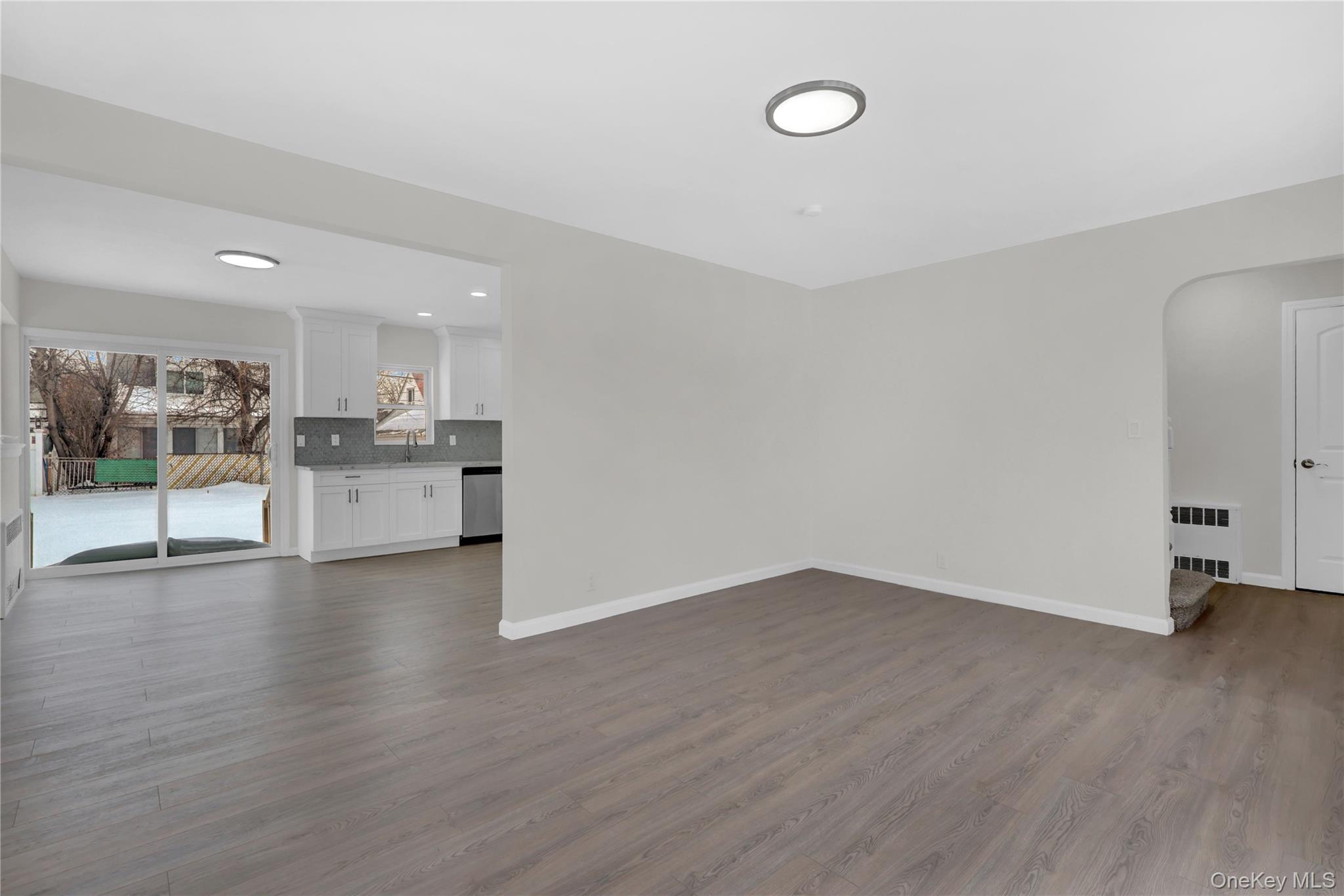 #6 photo, 53-33 202nd Street, Bayside , NY 11364