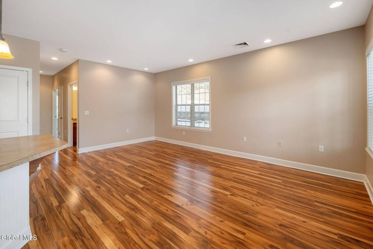 #6 photo, 73 Saratoga Road, #APT 15, 紐約州 Glenville , NY 12302