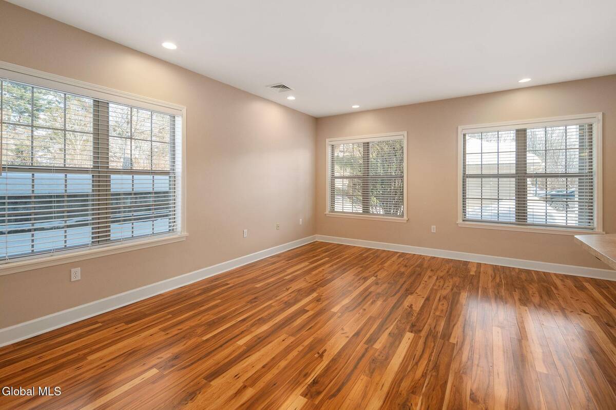 #7 photo, 73 Saratoga Road, #APT 15, 紐約州 Glenville , NY 12302