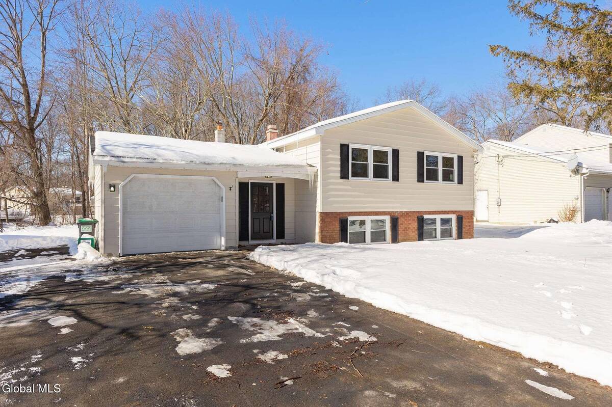 #2 photo, 38 Greenridge Drive, Clifton Park , NY 12065