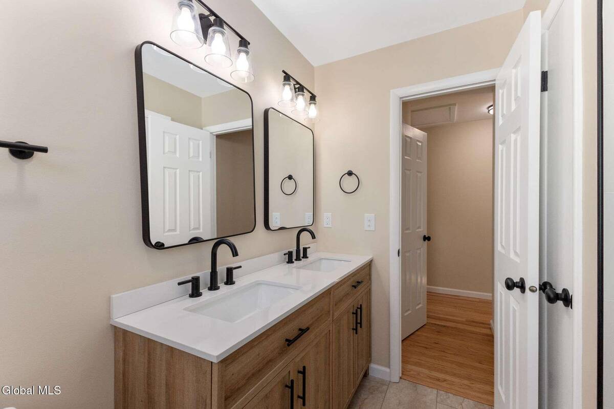 #20 photo, 38 Greenridge Drive, Clifton Park , NY 12065