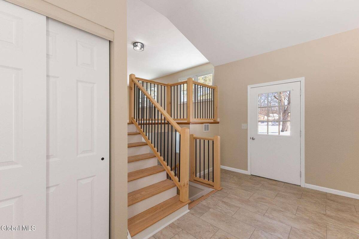 #3 photo, 38 Greenridge Drive, Clifton Park , NY 12065