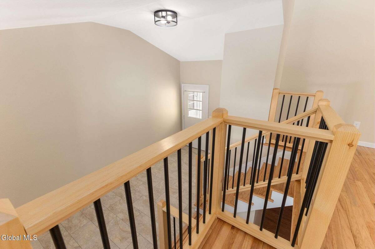 #4 photo, 38 Greenridge Drive, Clifton Park , NY 12065