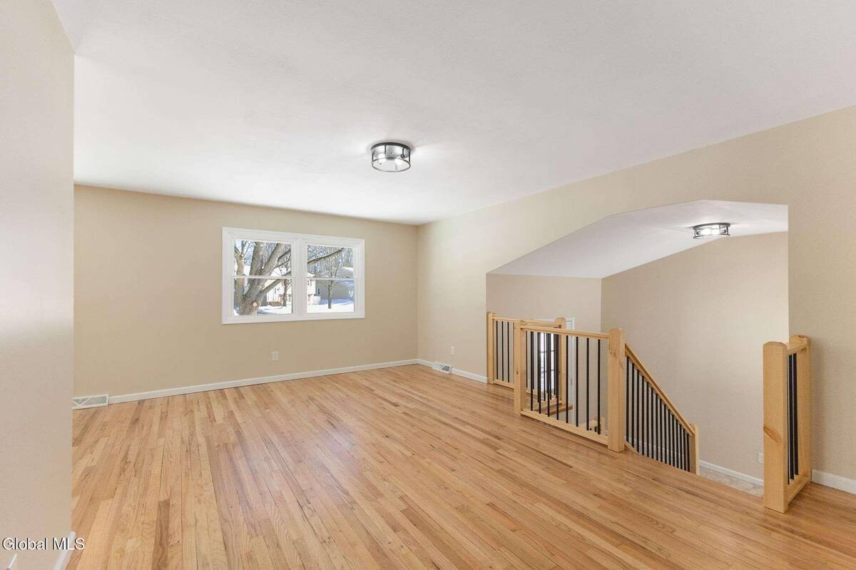 #6 photo, 38 Greenridge Drive, Clifton Park , NY 12065