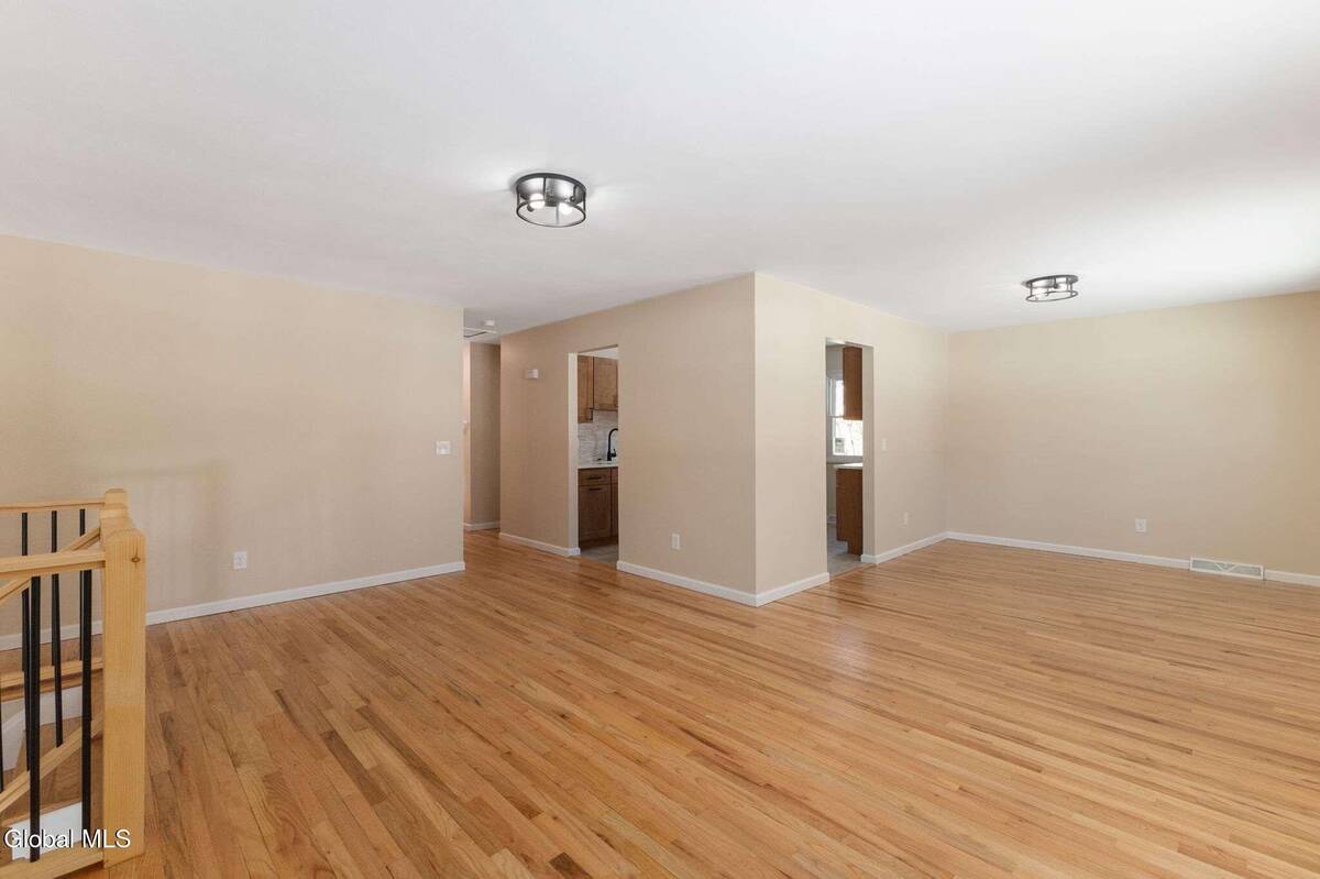 #7 photo, 38 Greenridge Drive, Clifton Park , NY 12065