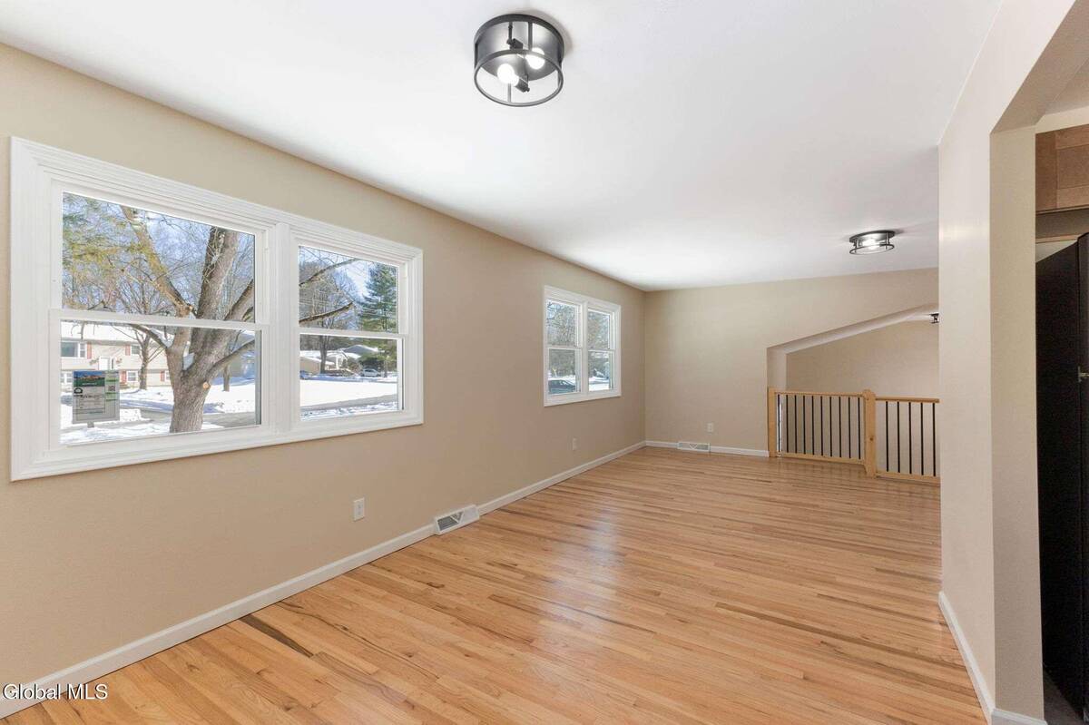 #8 photo, 38 Greenridge Drive, Clifton Park , NY 12065